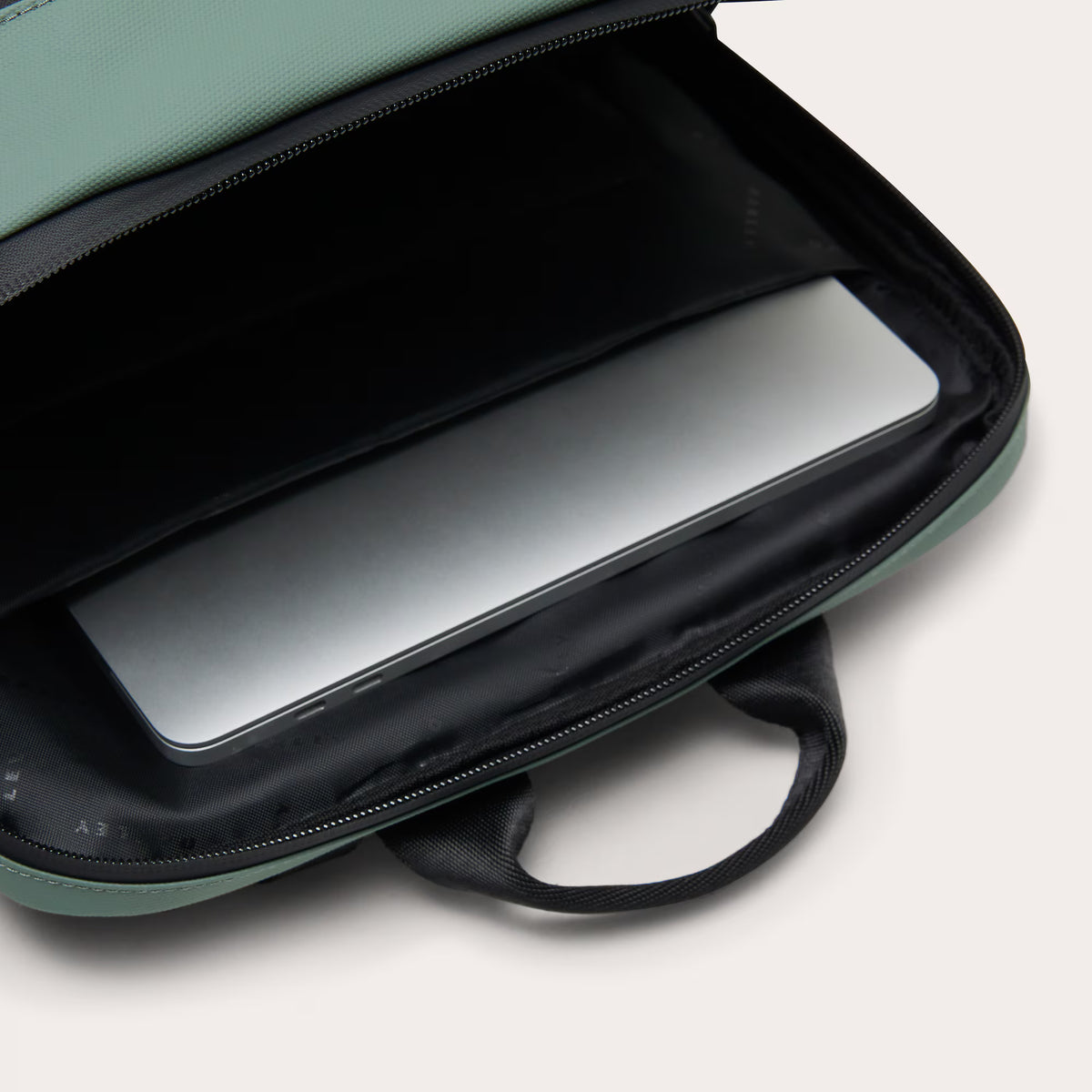 MORRALES/ ROVER LAPTOP / OAKLEY