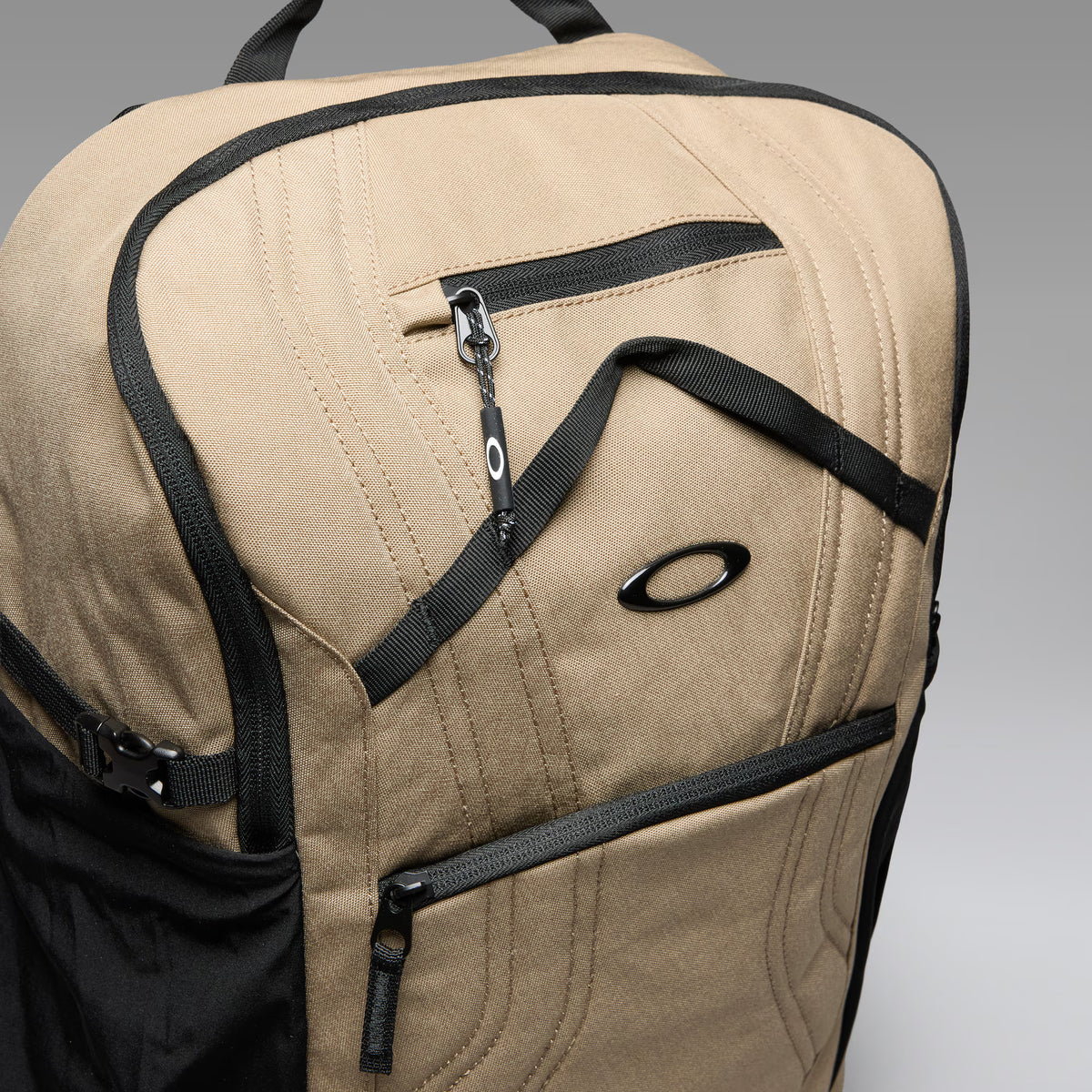 MORRALES/ OAKLEY BACKPACK / OAKLEY