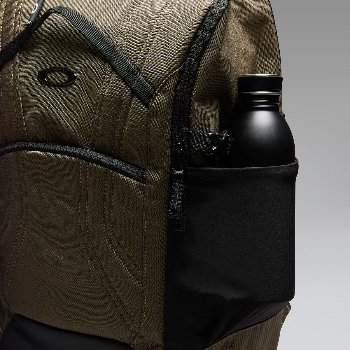 MORRALES/ OAKLEY BACKPACK / OAKLEY