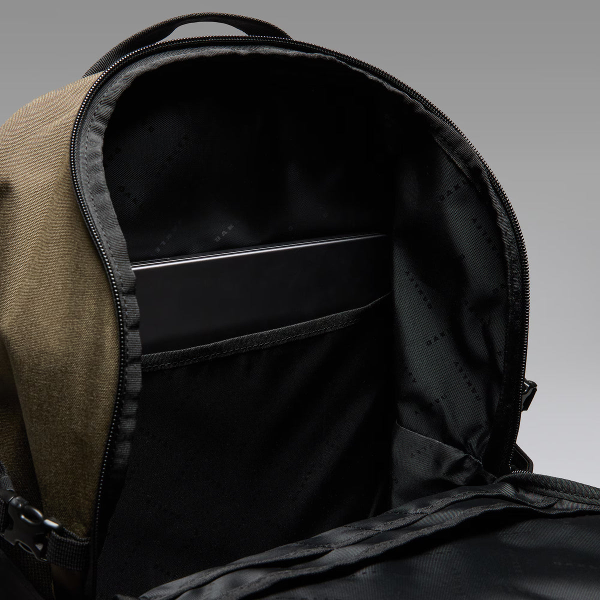 MORRALES/ OAKLEY BACKPACK / OAKLEY